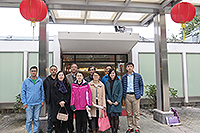 經本處安排赴港的訪問學者和香江學者與中大教職員聚餐後合照